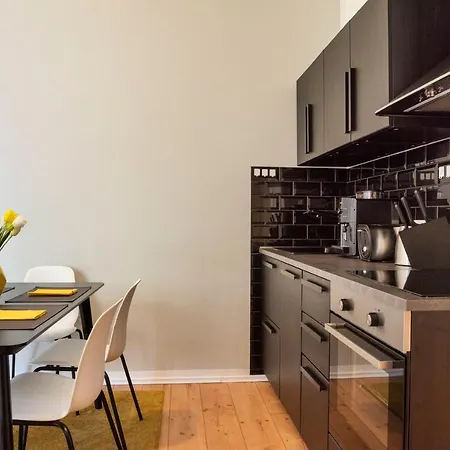 Modern 4 Bedroom In - Charlottenburg Apartment *