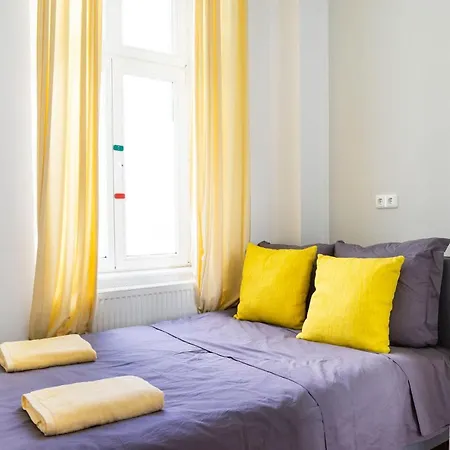 Modern 4 Bedroom In - Charlottenburg Berlin